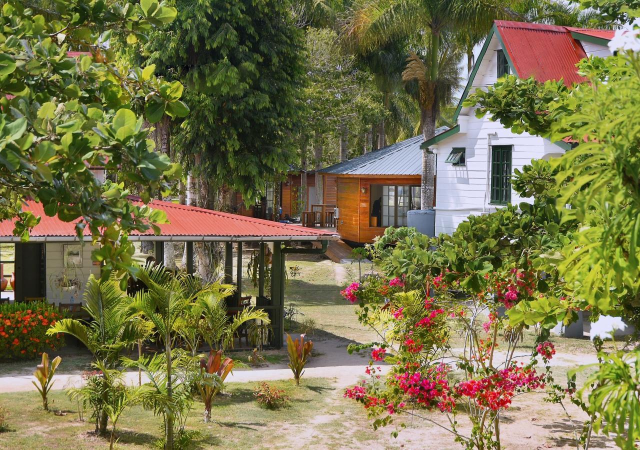 Plantage Resort Frederiksdorp 帕拉马里博 外观 照片